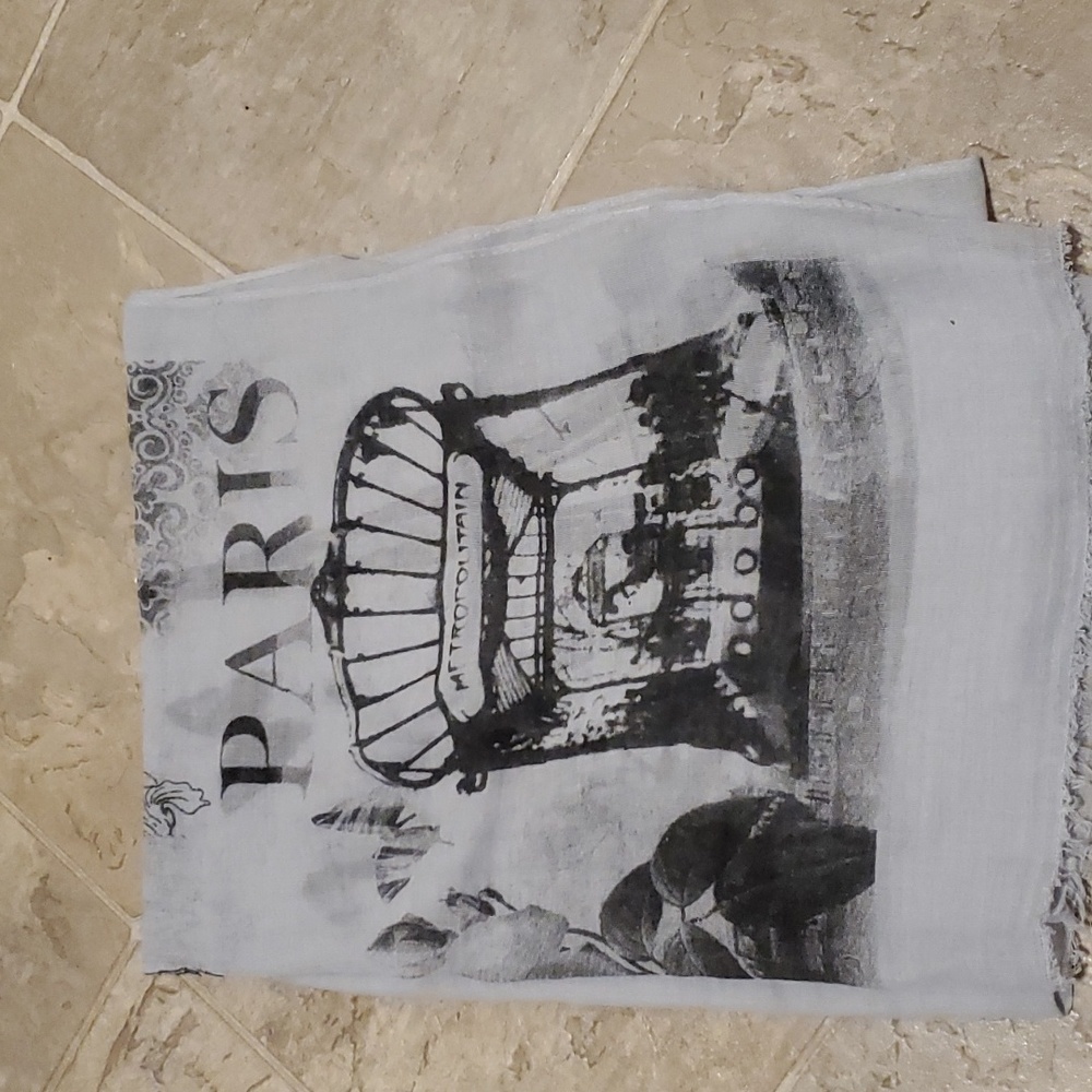 Paris print scarf like new
